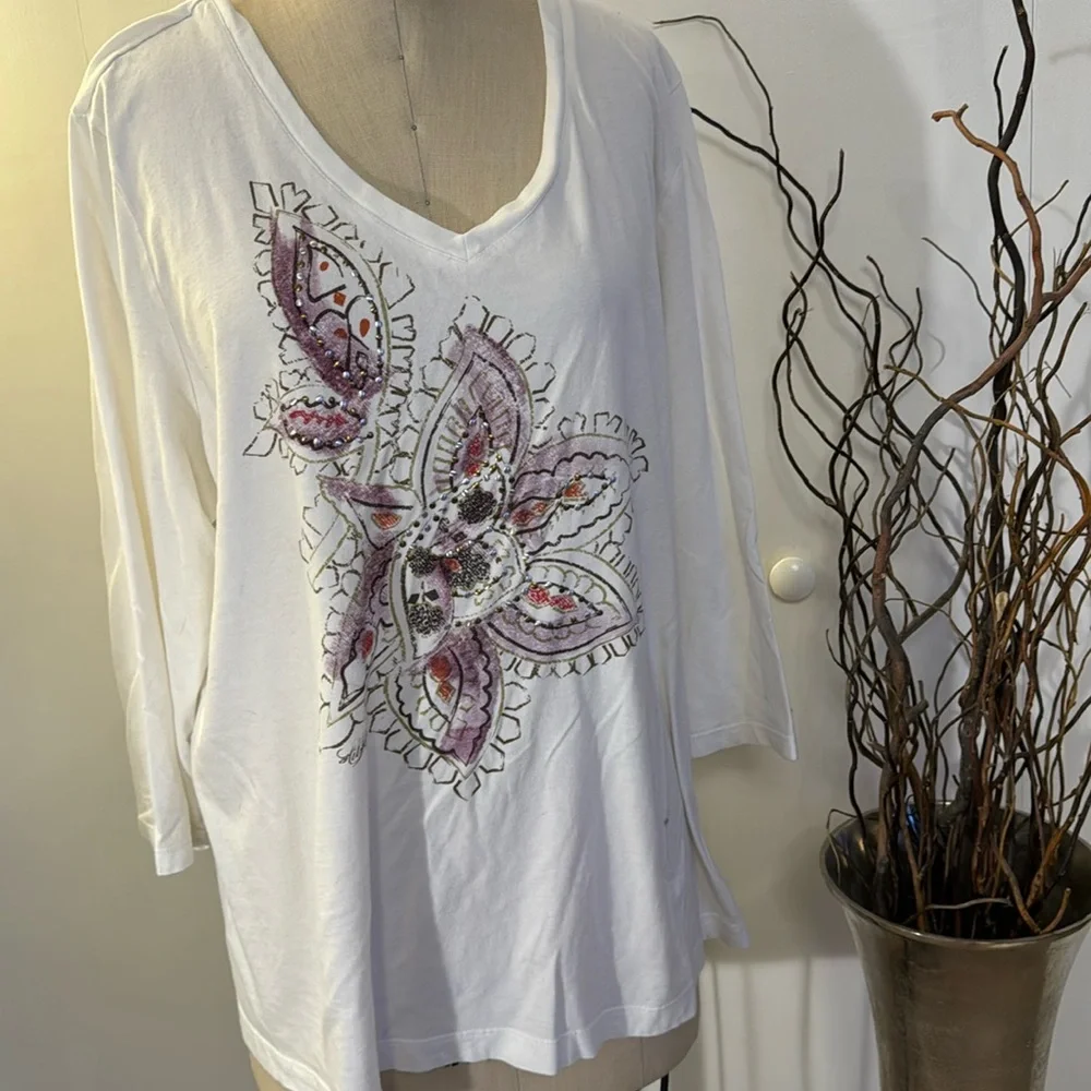 Tommy Hilfiger 3/4 sleeve v-neck T-shirt, paisley and rhinestone detail - Picture 1 of 6